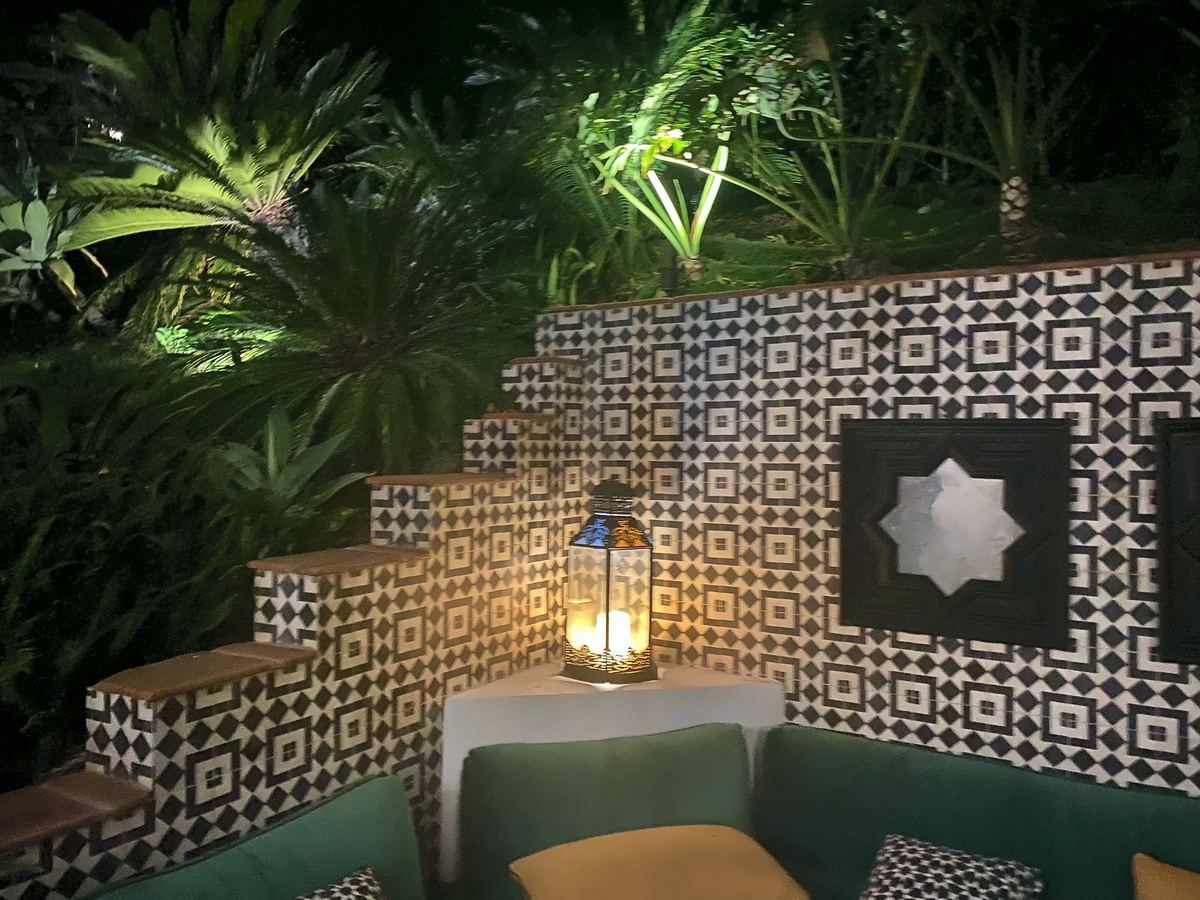 Lantern tiled patio banquette